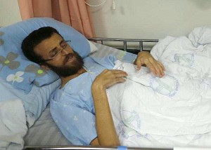 An emaciated Mohammed al-Qeq, 33, who has been on hunger strike for more than 70 days to protest at his administrative detention in an Israeli jail, is seen at Haemek hospital in the northern Israeli city of Afula February 5, 2016. (Photo: Ammar Awad/Reuters)