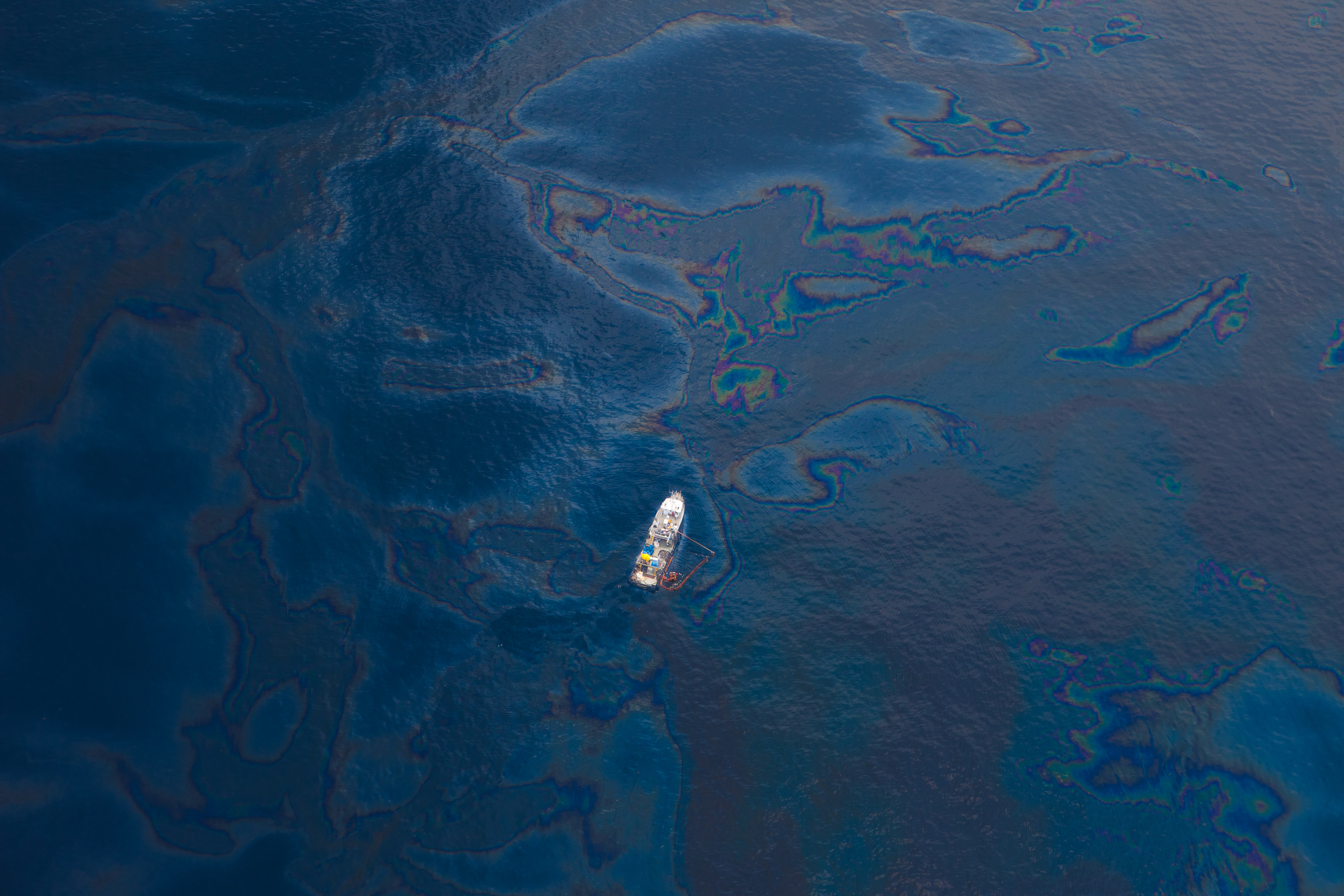 Воздух тихого океана. Загрязнение мирового океана разлив нефти. Deepwater Horizon разлив нефти. Deepwater Horizon Oil spill. Аденский залив снимки из космоса.