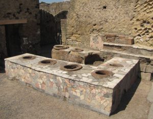 Habitats at Herculaneum and Early Roman Interior Decoration 127 Habitats at Herculaneum and Early Roman Interior Decoration