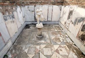 Habitats at Herculaneum and Early Roman Interior Decoration 144 Habitats at Herculaneum and Early Roman Interior Decoration