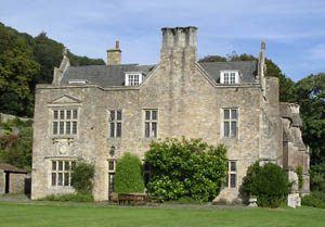 Early Modern English Communities: Key Institutions and Relationships