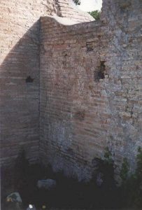 The Mills-Bakeries of Ancient Ostia and the Distributions of Free Grain