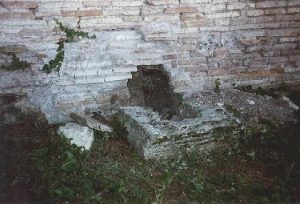 The Mills-Bakeries of Ancient Ostia and the Distributions of Free Grain