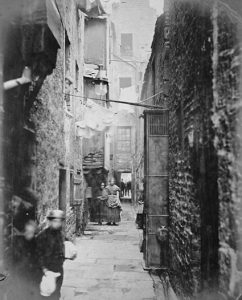 Thomas Annan and 'The Old Closes and Streets of Glasgow' in Early Photography 71 Thomas Annan and 'The Old Closes and Streets of Glasgow' in Early Photography