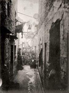 Thomas Annan and 'The Old Closes and Streets of Glasgow' in Early Photography 76 Thomas Annan and 'The Old Closes and Streets of Glasgow' in Early Photography