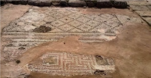 The Geometric Mosaics at Khirbat Mar Elyas (Northern Jordan): A Comparative Study 99 The Geometric Mosaics at Khirbat Mar Elyas (Northern Jordan): A Comparative Study