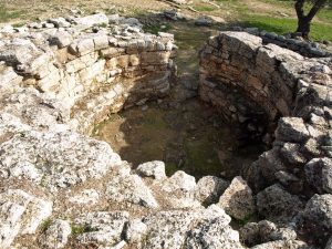 Mycenaean Tholos Tombs and Early Mycenaean Settlements 48 Mycenaean Tholos Tombs and Early Mycenaean Settlements