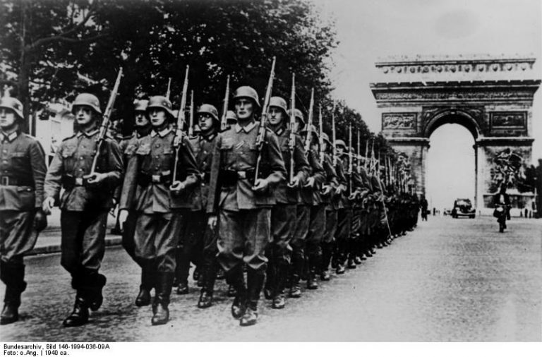 Paris, Parade auf der Champs Elysée