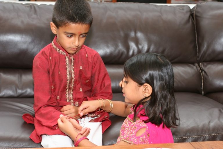 080717-07-Hindu-Rakshabandhan