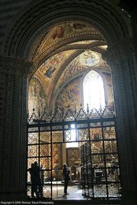 Three-Dimensionality in Signorelli's Orvieto Cathedral Renaissance Fresco 32 Three-Dimensionality in Signorelli's Orvieto Cathedral Renaissance Fresco