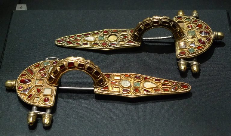 031218-39-Medieval-Middle-Ages-Art-History-Gothic