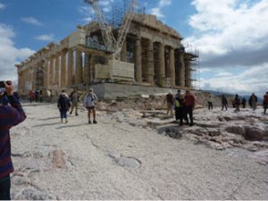 Looking at the Acropolis of Athens from Modern Times to Antiquity 76 Looking at the Acropolis of Athens from Modern Times to Antiquity
