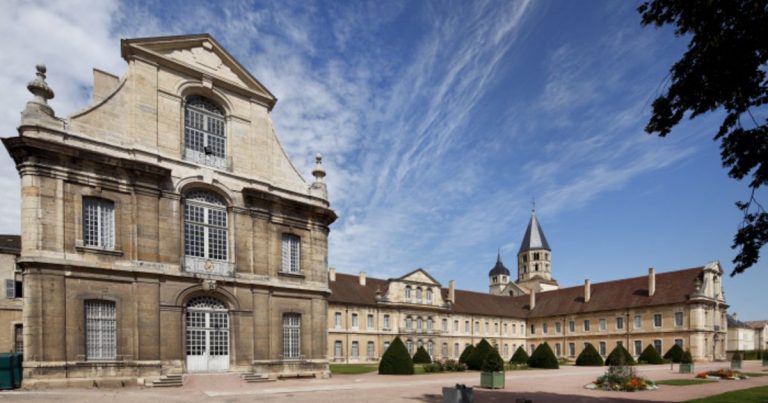 Abbaye de Cluny, bâtiment conventuel, façade sur jardin
