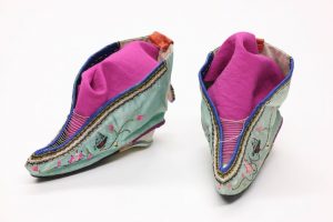 The Frivolous, Ridiculous, and Extreme History of Shoes 25 The Frivolous, Ridiculous, and Extreme History of Shoes