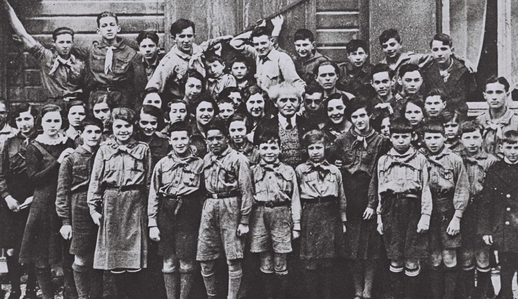 David Ben Gurion with members of Jewish Zionist Youth Movement in Tallin in Estoni