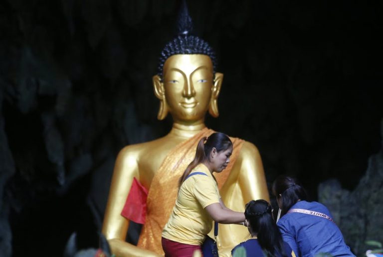 070918-08-Thailand-Cave-Religion