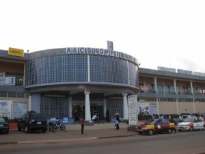 Urban Theory and Performative Streetscapes