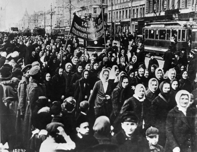 080918-22-Russia-Russian-Revolution-Women-History