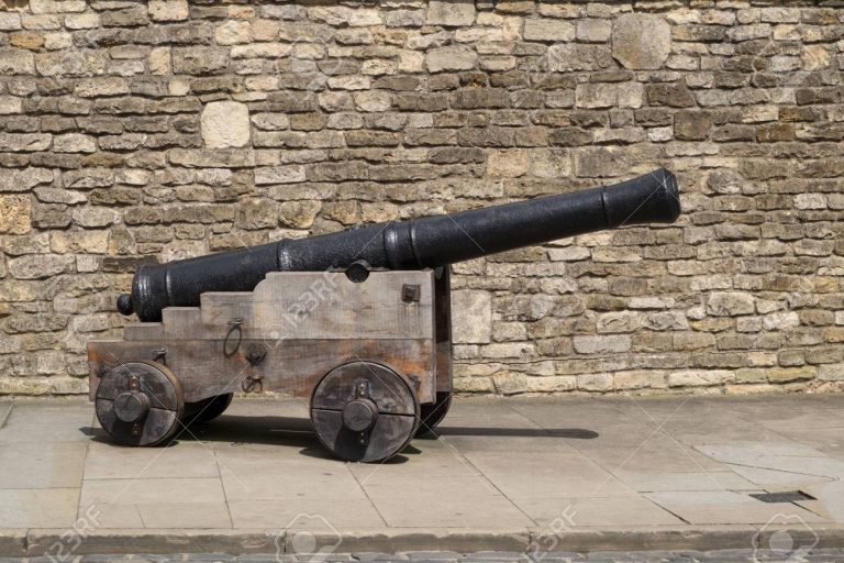 102818-04-History-Gunpowder-Weapon-Warfare
