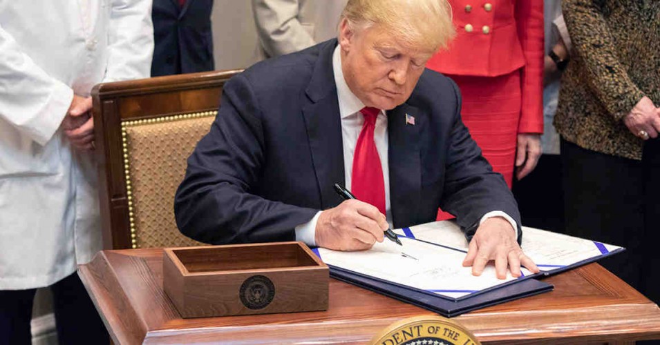 110118-10-Trump-Politics-Immigration