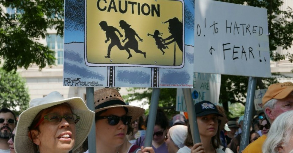 110418-34-Trump-Immigration