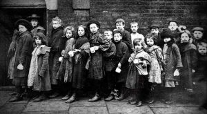 The Working Classes and Poverty in the Victorian Era 249 111418-24-History-Poverty-Victorian-England-London