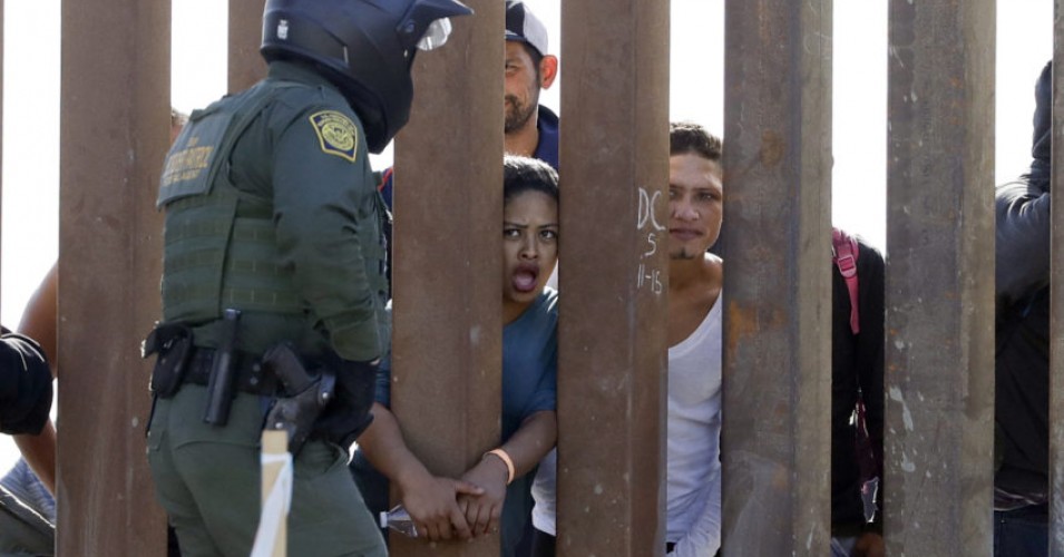 112718-17-Immigration-Border