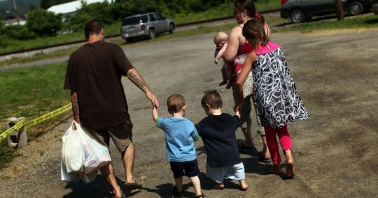 122418-16-Poverty-United-States-Economy