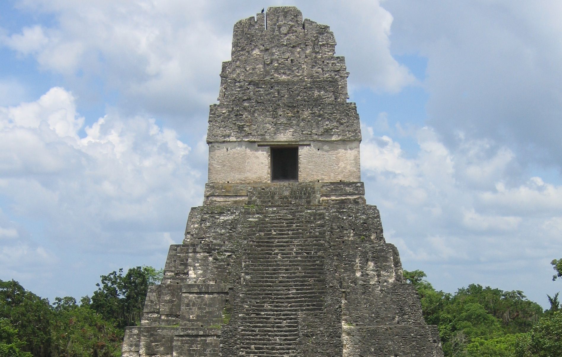 The Role of archaeoastronomy in the Maya World: the case study of