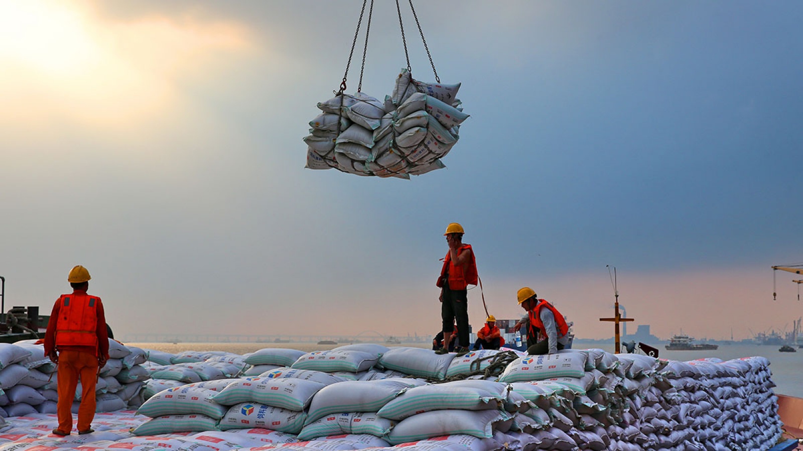 061219-04-China-Trade-Economy