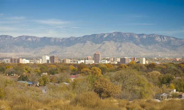 USA, New Mexico, Albuquerque, Skyline and Sandia Mountains