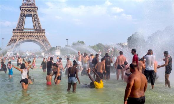 Paris Breaks All-Time High Temperature as Heat Wave Grips Europe ...
