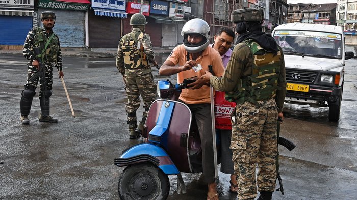 080819-01-India-Kashmir