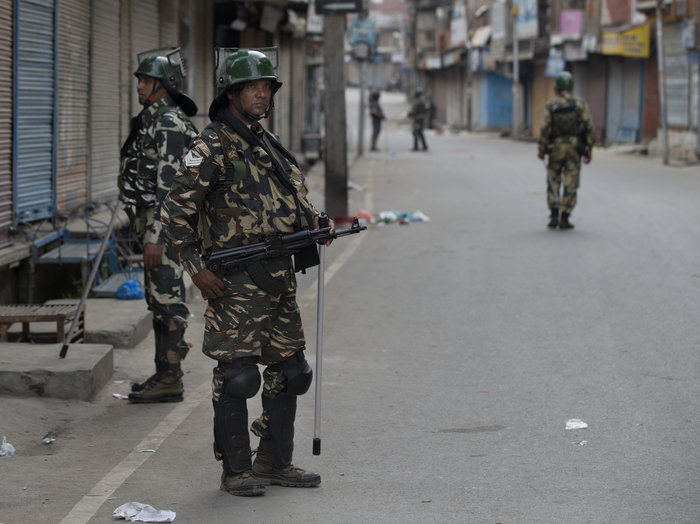 Tensions Continue High over Kashmir, with 500 Arrests and a Communications Blackout