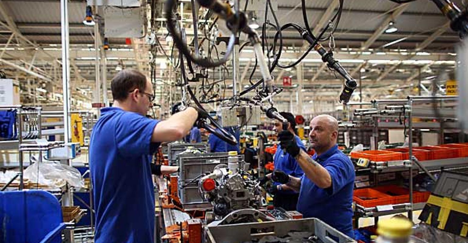 Manufacturing Shrinks for First Time in Three Years on Trade Tensions 1 090319-24-Labor-Economy-Trade