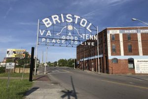 Rural Hospital Closings Reach Crisis Stage, Leaving Millions without Easy Access 3 Rural Doctor Hunt