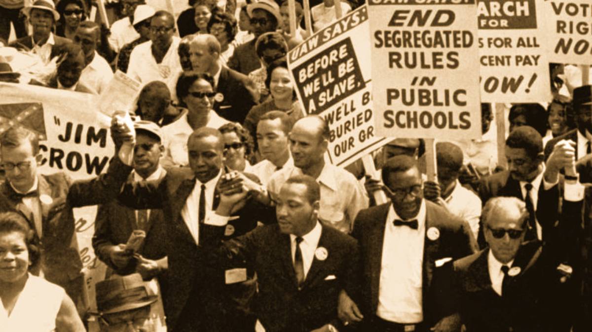 In the brown ruling the supreme court required public clearance schools to desegregate apex