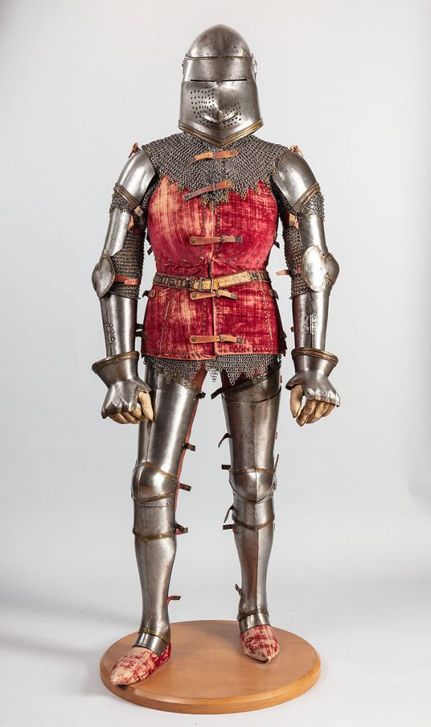 Oddly shaped breast armor?? : r/MedievalHistory