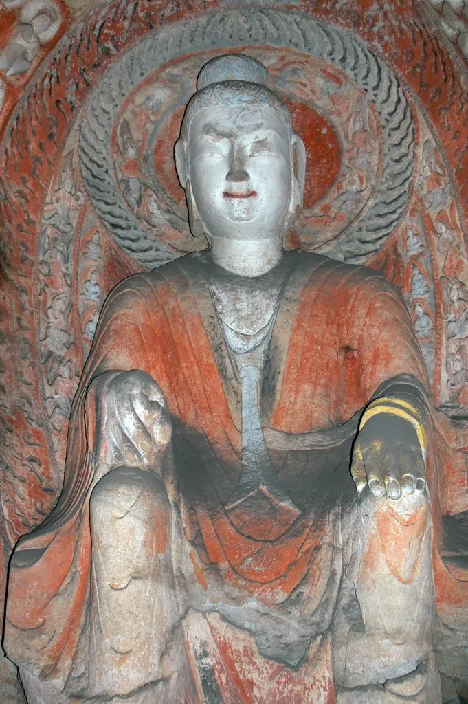Buddha with Sinicized traits, Cave 6