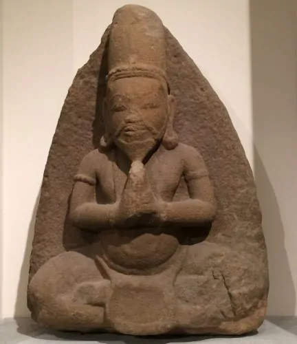 A limestone Brahman worshipper from Thu Thien, Bnh Djnh province, Vietnam. 13th-14th century CE