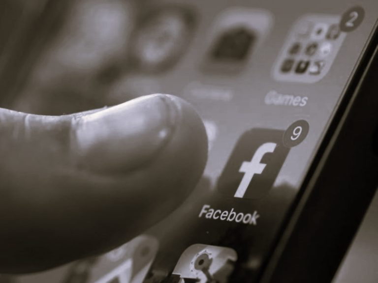 013122-10-Social-Media