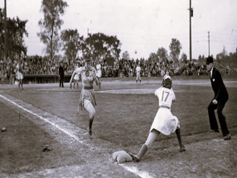 SportsFeminizedWar-Patchareephan02