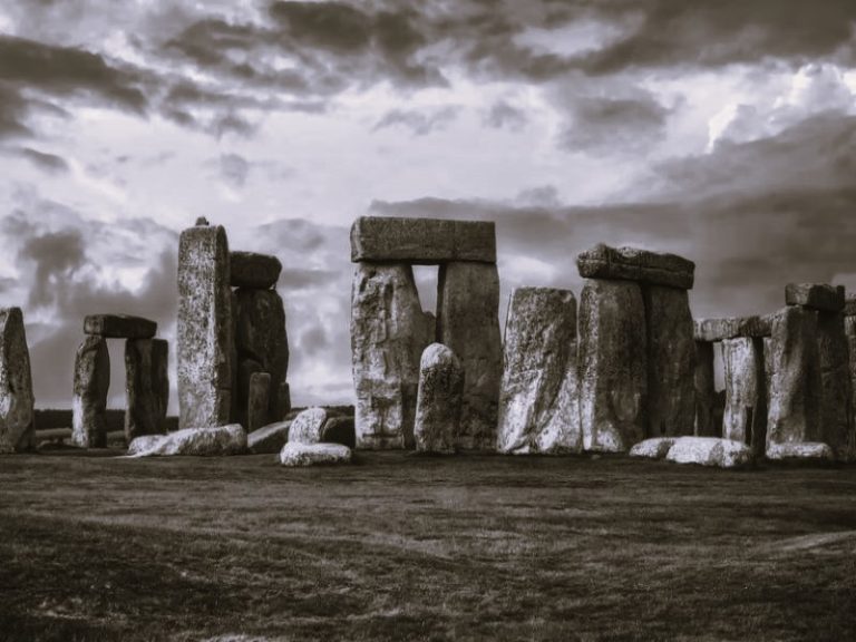 MesmerizingPrehistoricMonuments-CharlotteMamma01