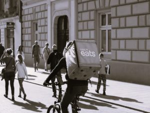 How Can Gig Workers Protect Their Financial Security? 27 GigWorkersFinancialSecurity-LottieWest01