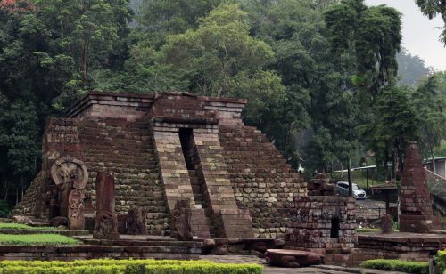 The Ascending Terraces of Sukuh, a Mountain Buddhist Sanctuary 25 View of the main temple on the highest terrace seen from the west, Sukuh, Java, 15th century