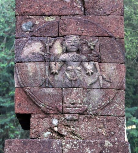 The Ascending Terraces of Sukuh, a Mountain Buddhist Sanctuary 30 The medallion in the southern platform, where the standing high crowned figure is seen holding double trisulas in both hands