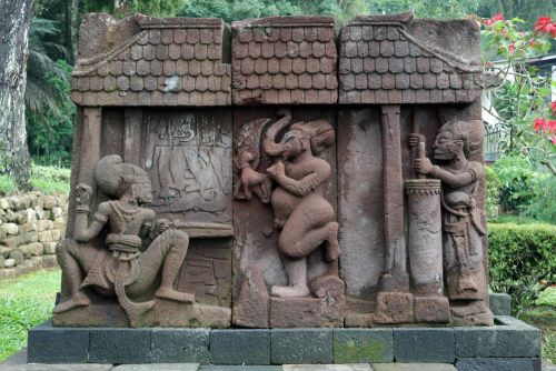 The Ascending Terraces of Sukuh, a Mountain Buddhist Sanctuary 34 The “blacksmith panel,” Sukuh, Java, 15th century