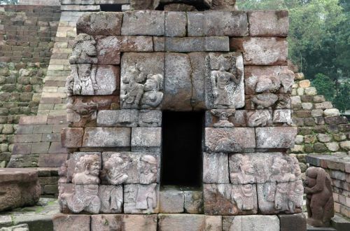 The Ascending Terraces of Sukuh, a Mountain Buddhist Sanctuary 35 The relief narrating the story from Bhima Svarga, Sukuh, Java, 15th centur