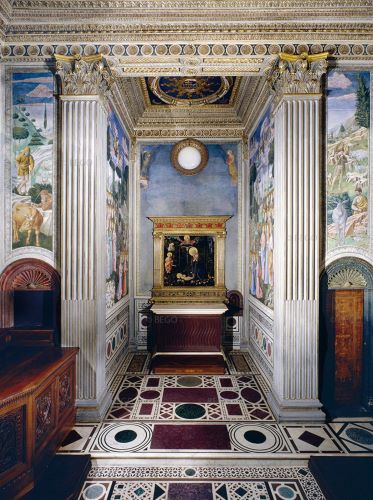 Benozzo Gozzoli, looking towards the apse and Fra Filippo Lippi’s altarpiece, Magi Chapel, Medici Palace