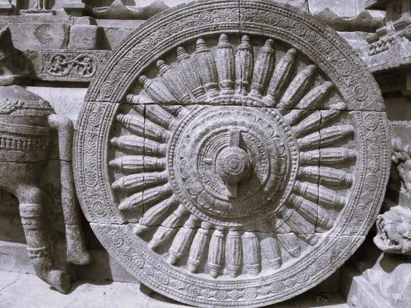 Ancient Chola Art and Architecture of India: Temples and Divine Kingship